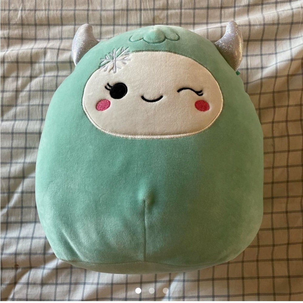 yollie the yeti target exclusive holiday squishmallow